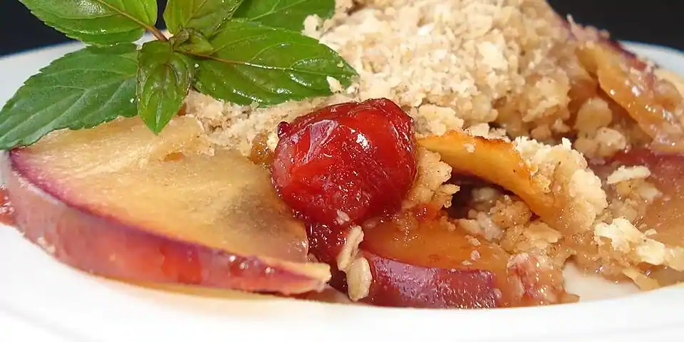 Hawaiian Apple-Pineapple Crumble