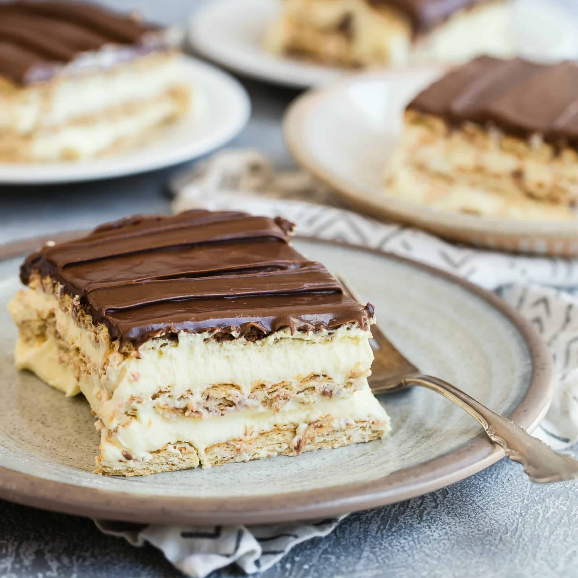 Easy, No-Bake Chocolate Eclair Cake