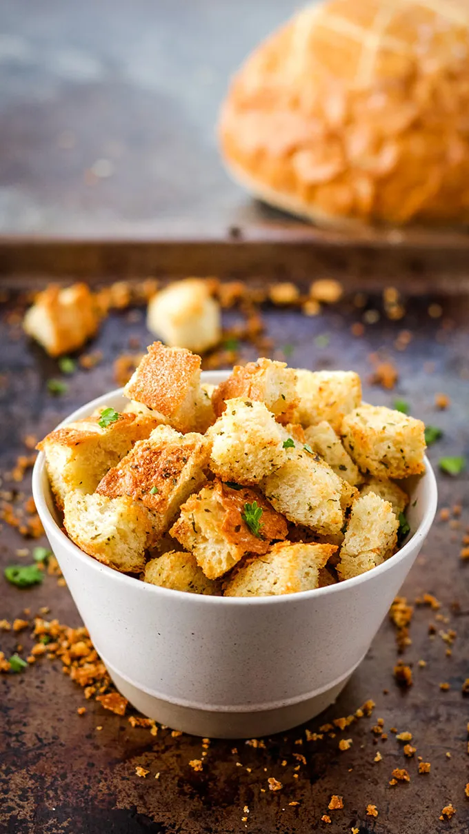 Easy Garlic Croutons