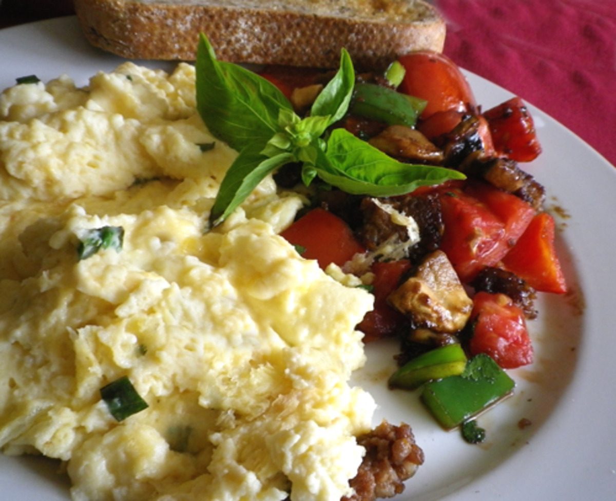 Creamy Cheesy Scrambled Eggs