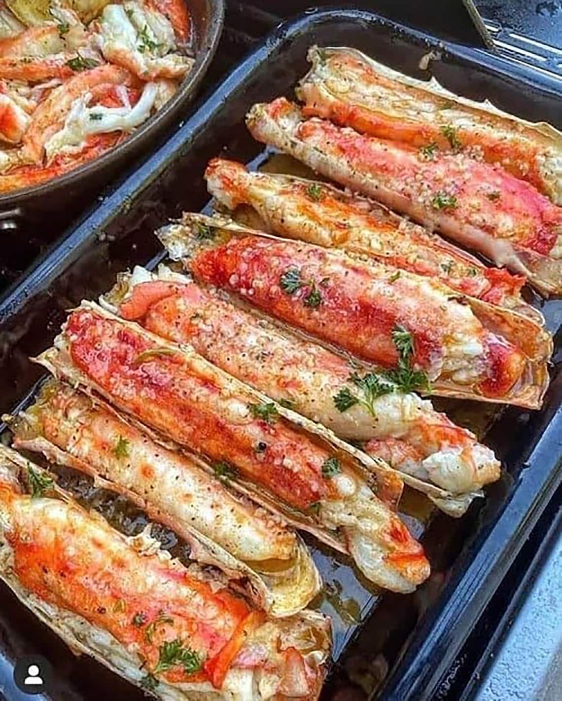 Baked Crab Legs in Butter Sauce