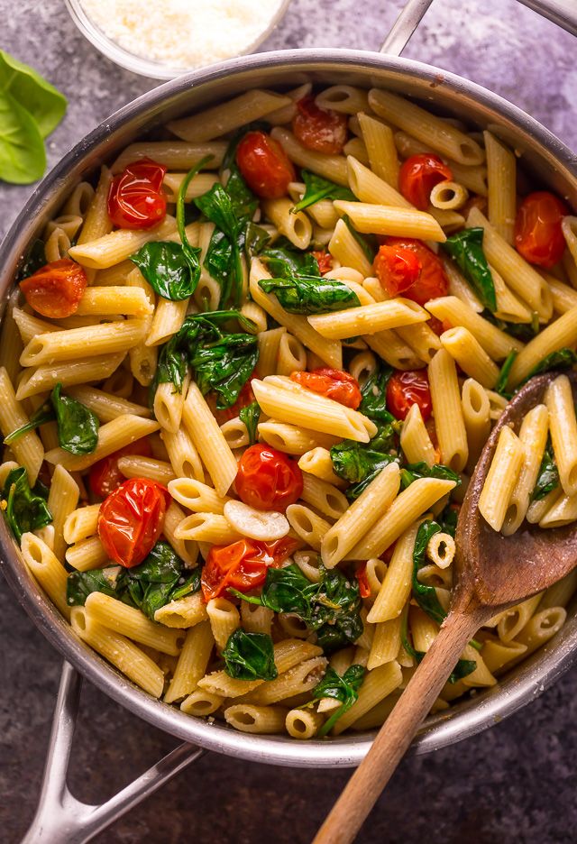 Easy Tomato and Spinach Pasta