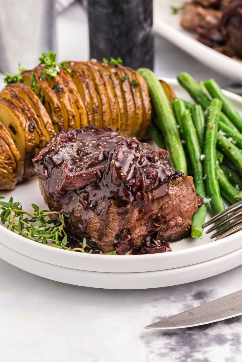 Filet Mignon with Mushroom Cabernet Sauce