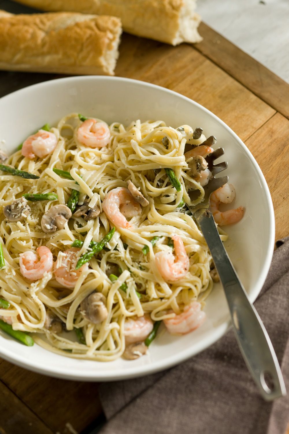 Fettuccine Alfredo with Shrimp, Asparagus and Mushrooms