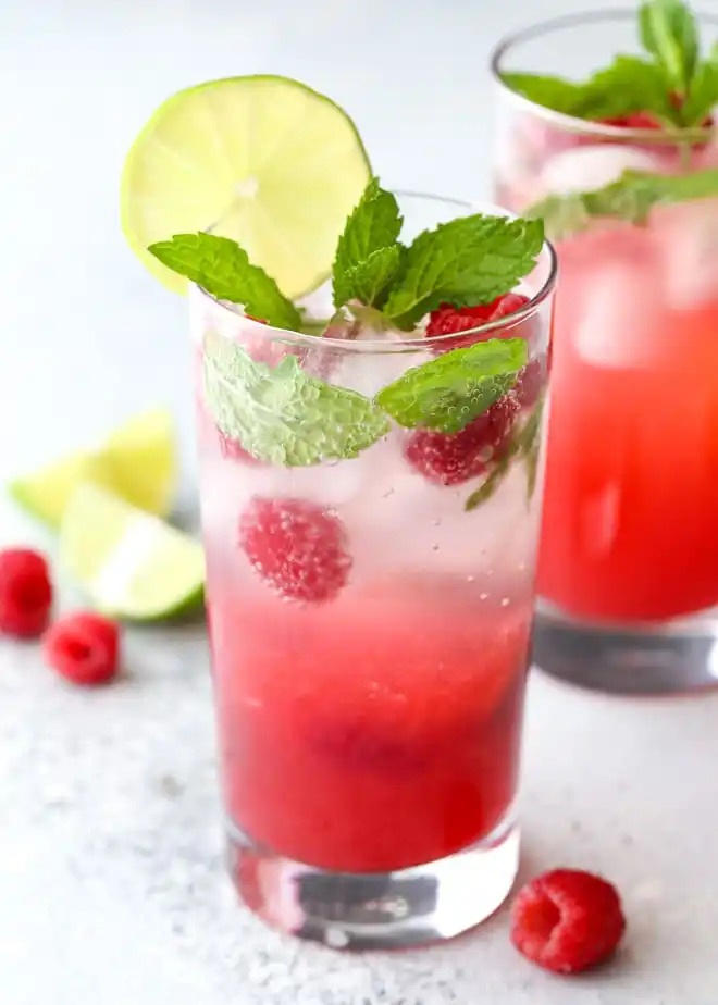 Delicious Raspberry Mojito Cocktail