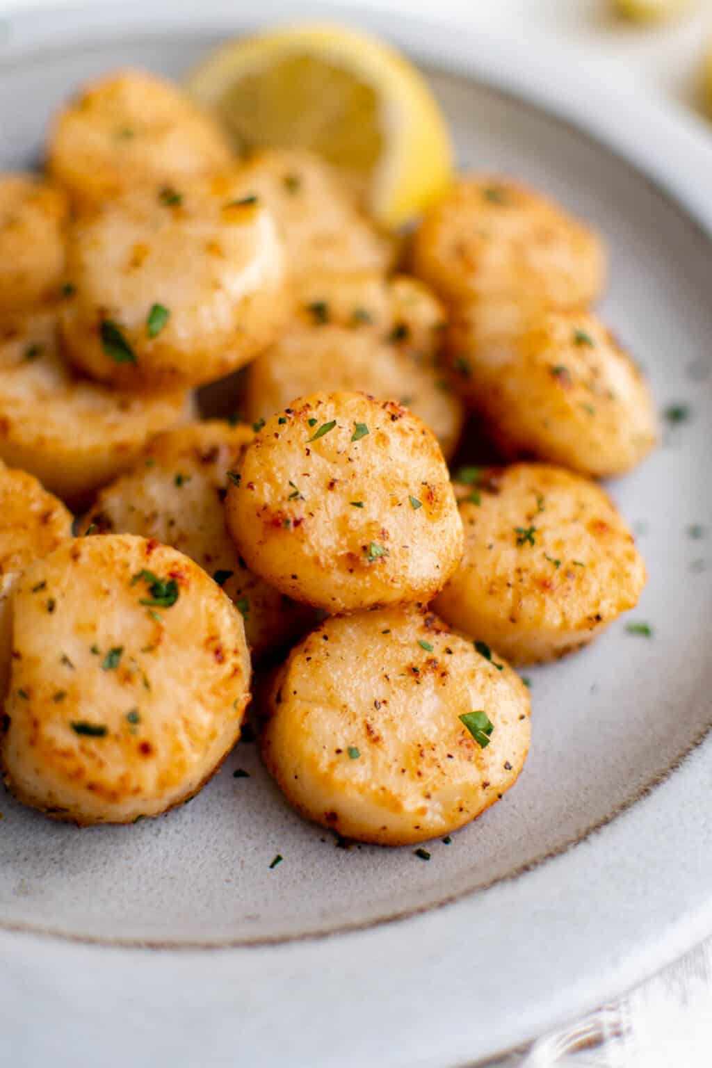 Easy Broiled Scallops
