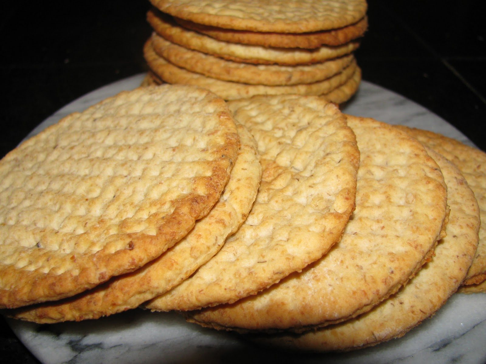 Simple Pleasures: Mamma's Havrekex - Mom's Oatmeal Crackers
