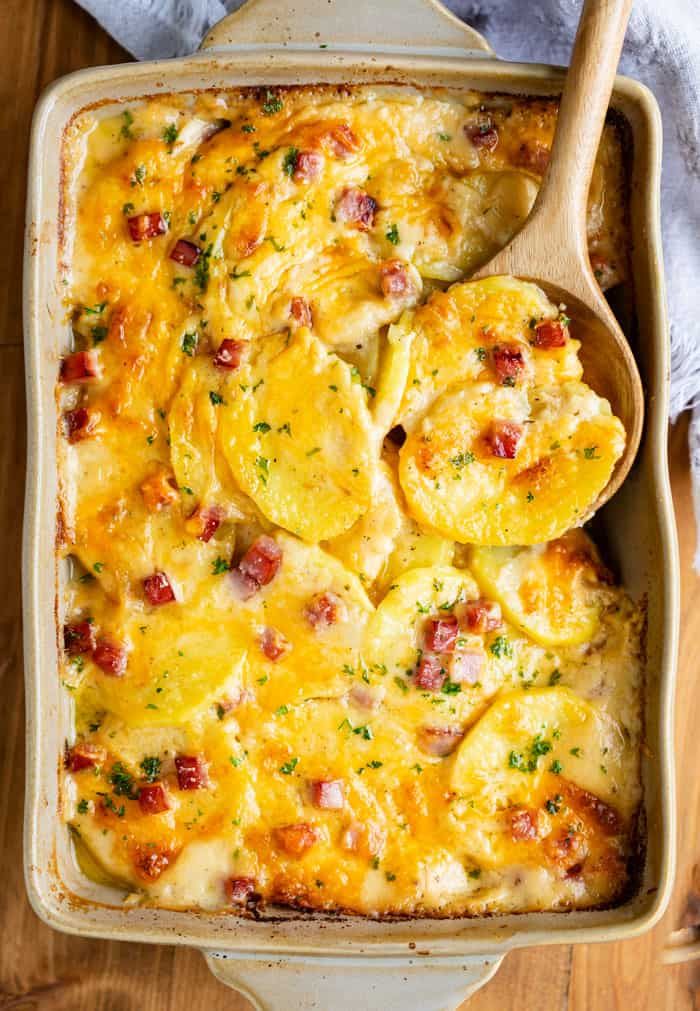 Delicious Cheesy Scalloped Potatoes and Ham