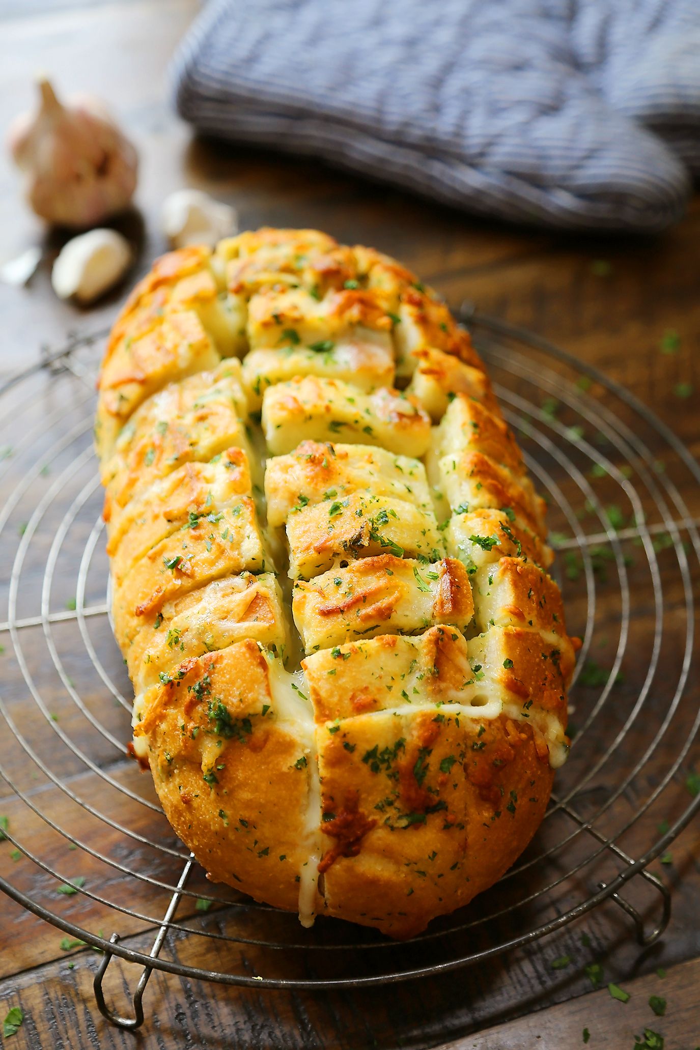 Cheesy Pull-Apart Garlic Bread