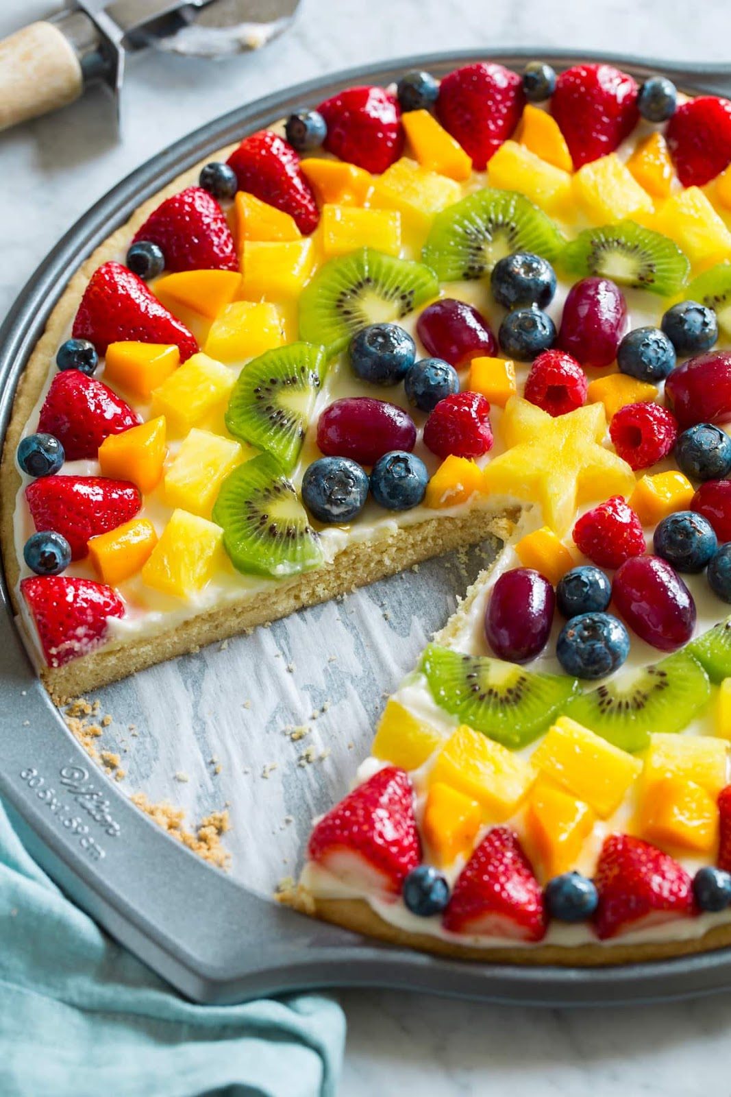 Delicious fruit pizza