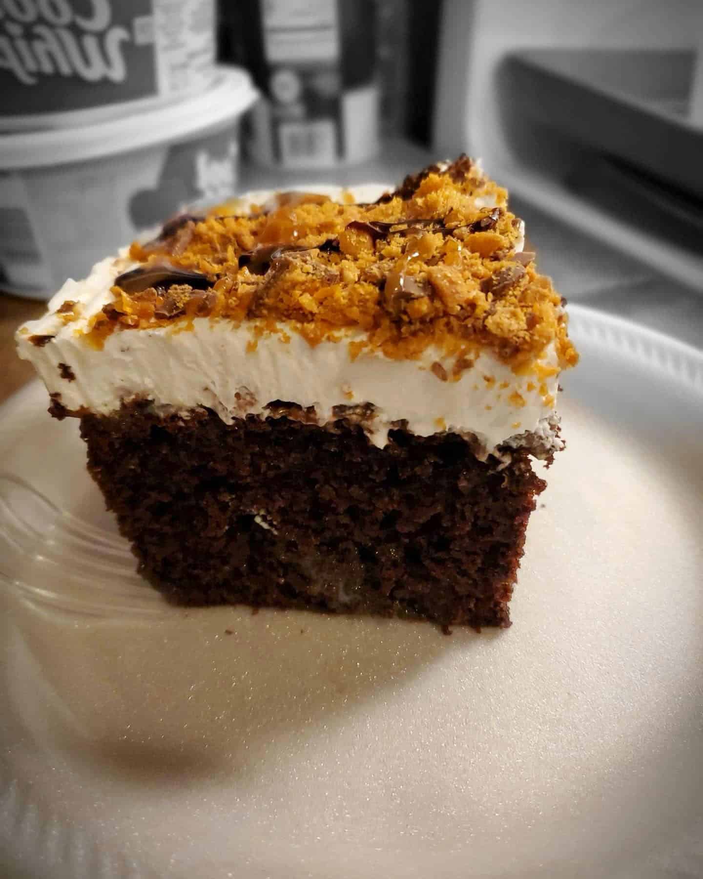 Chocolate Butterfinger Caramel Cake