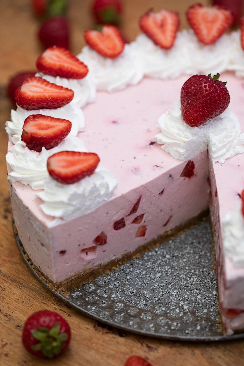 Fluffy No Bake Strawberry Cheesecake