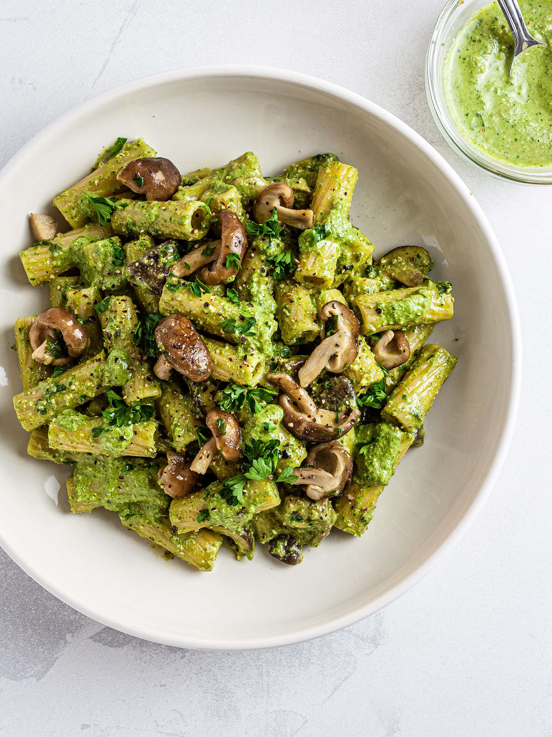 Vegan Spinach Pesto Mushroom Pasta
