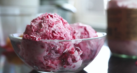 Smooth Raspberry Ice Cream