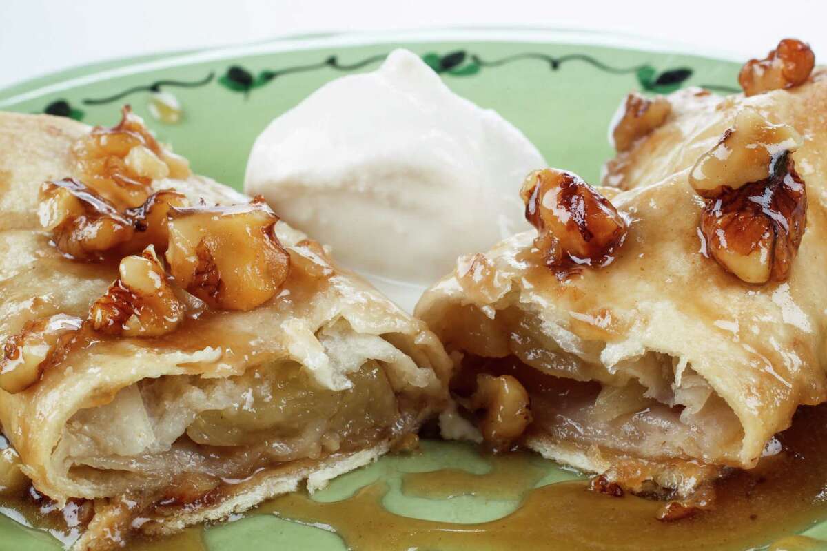 Apple Enchiladas are an easy dessert