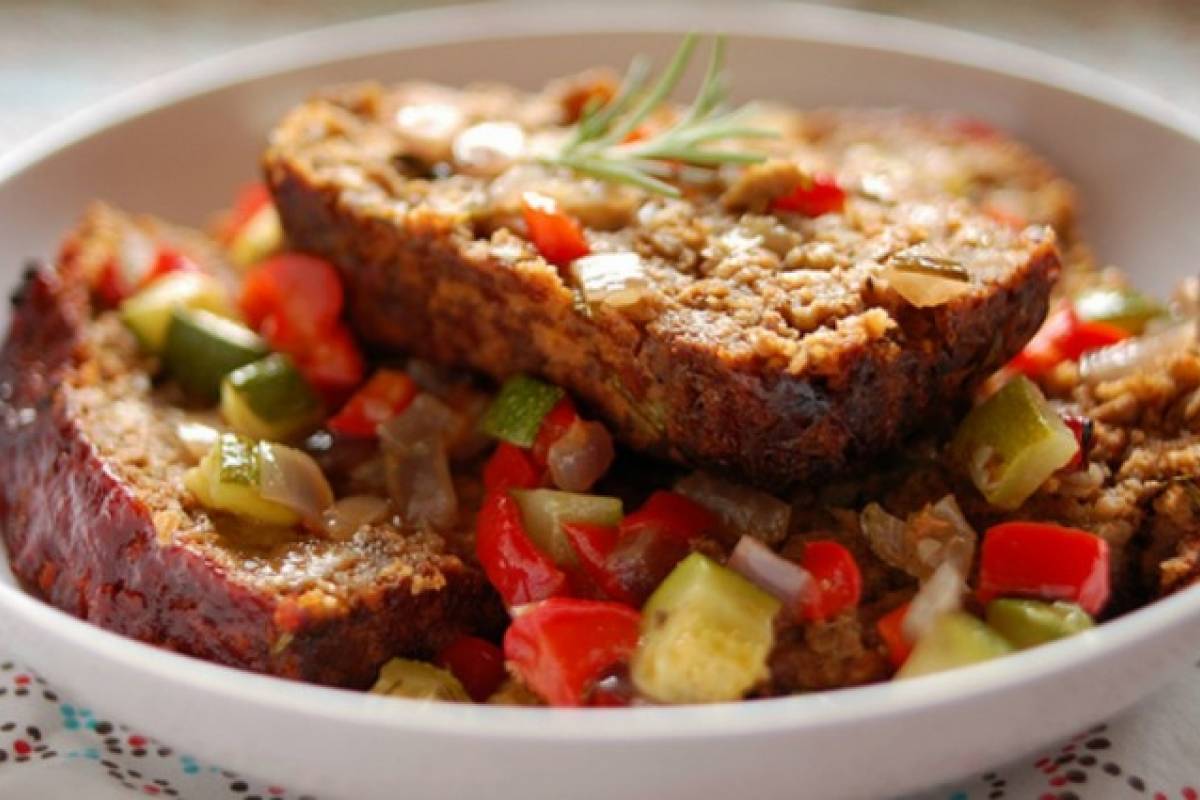 A delicious vegetarian meal with vibrant colors and a variety of ingredients.