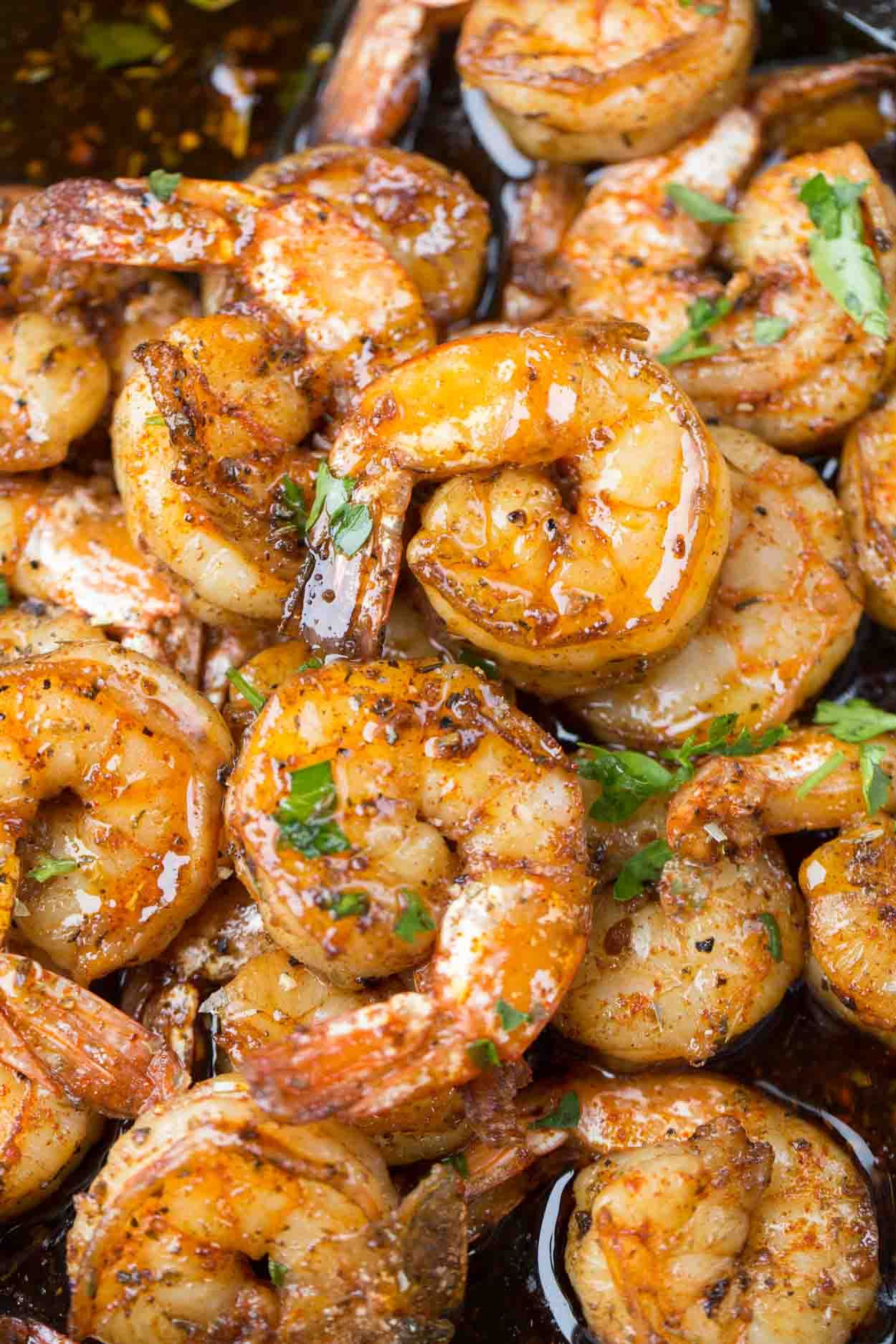 Sautéed shrimp with garlic and lemon in a skillet