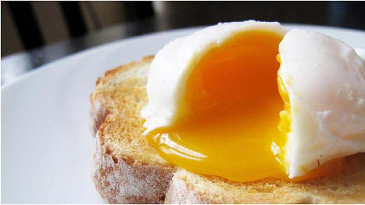 Perfectly poached egg on toast