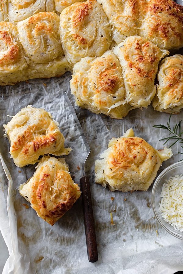 Garlic-Rosemary Pull-Apart Dinner Rolls with Asiago Cheese