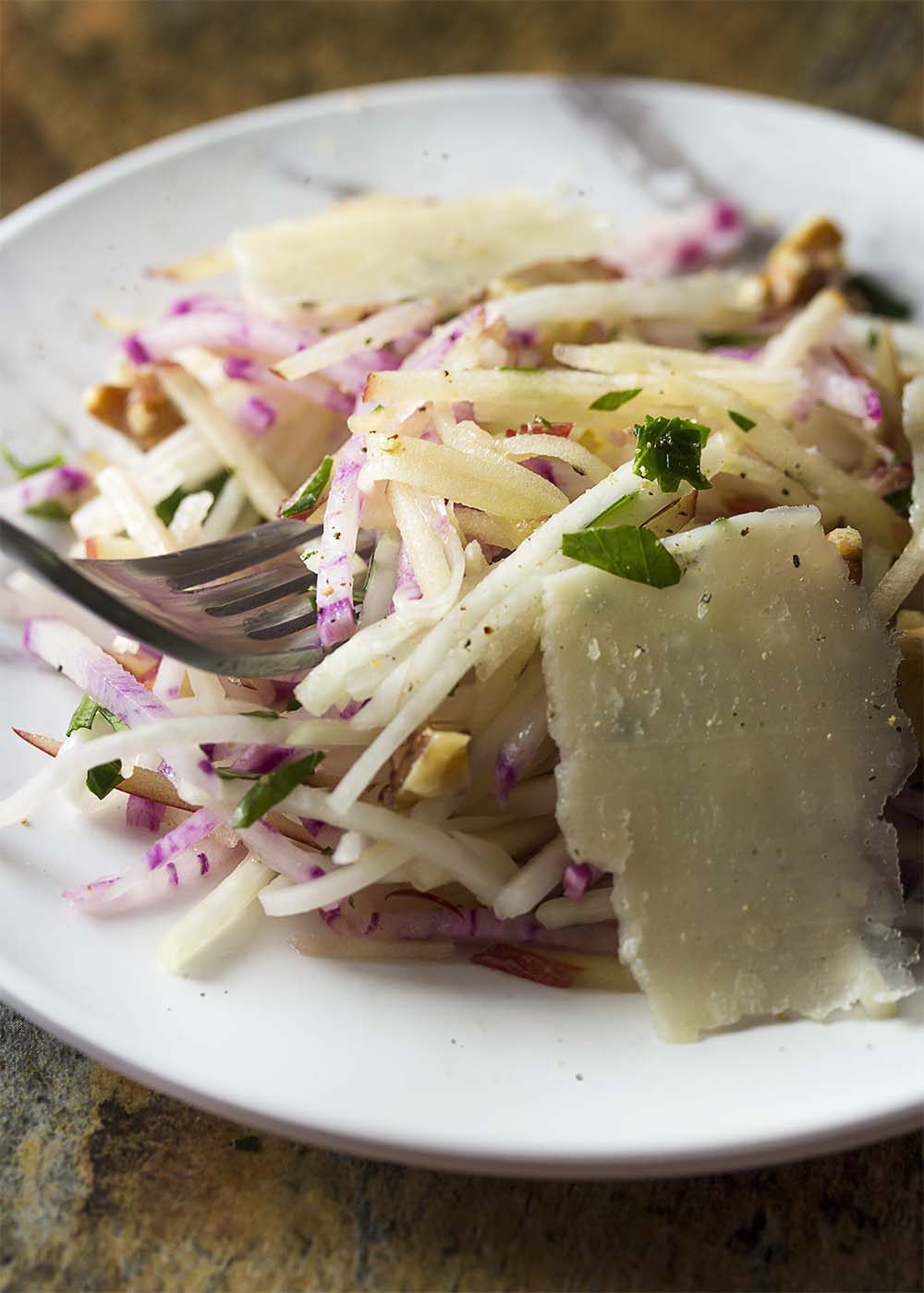 Sweet and Spicy Kohlrabi Apple Slaw