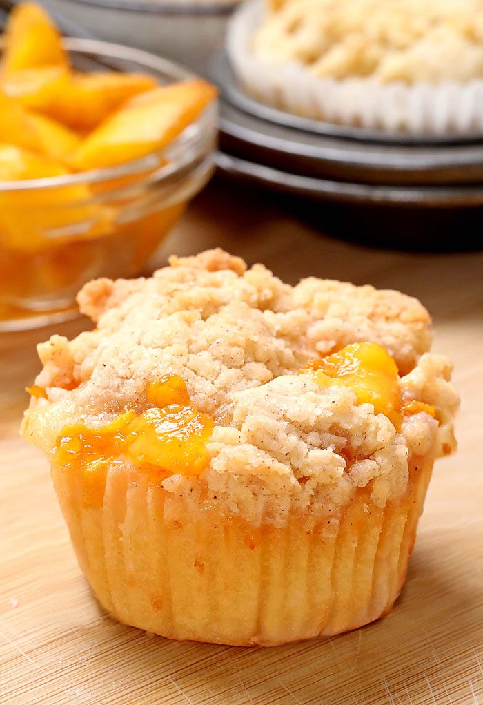 Easy Peach Cobbler Muffins