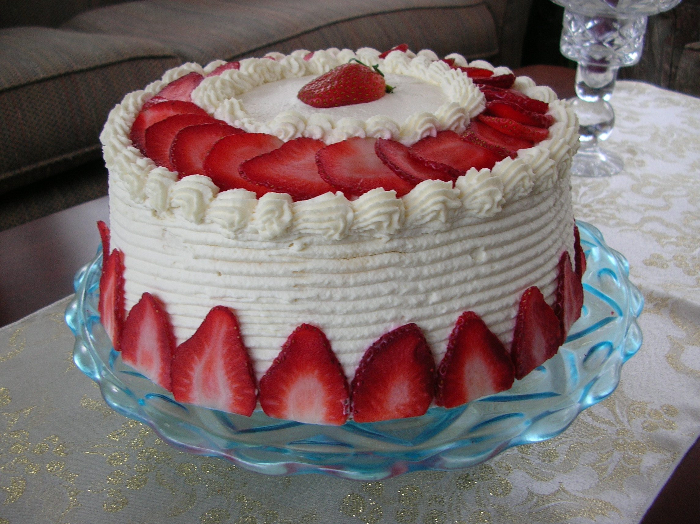 White Chocolate Strawberry Cake