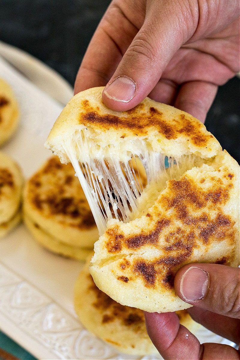 Colombian Arepas con Queso