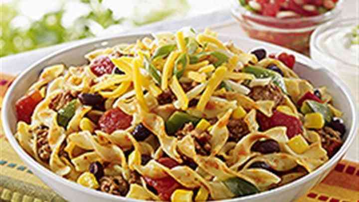 NO YOLKS® Skillet Salsa Chicken with Noodles