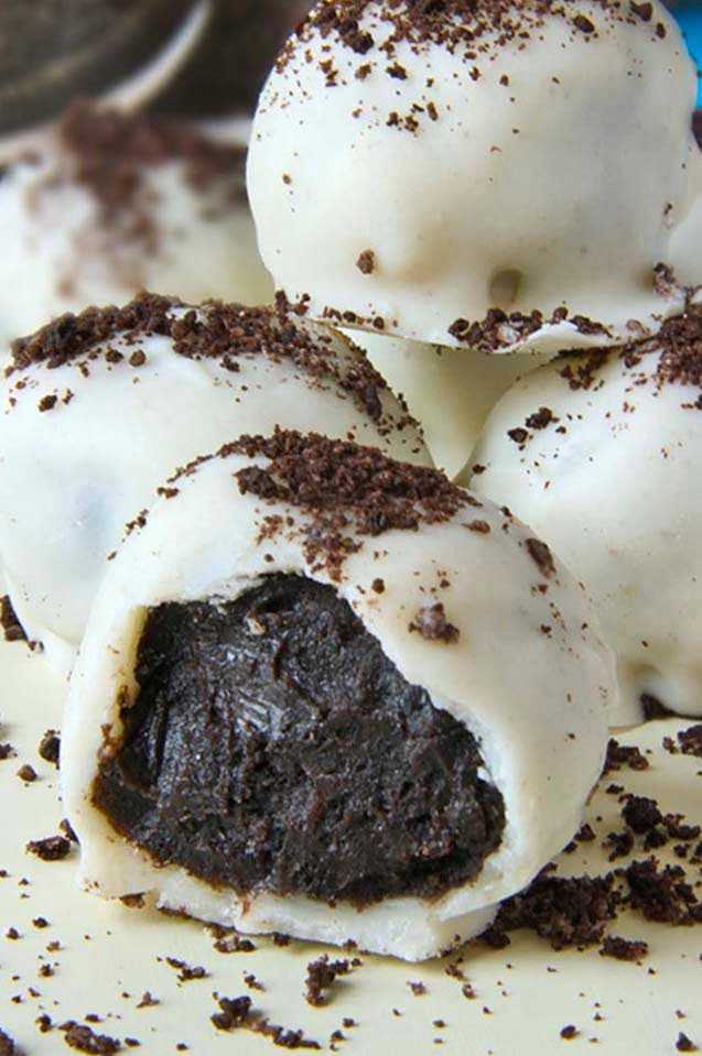 Easy White Chocolate Oreo Truffles