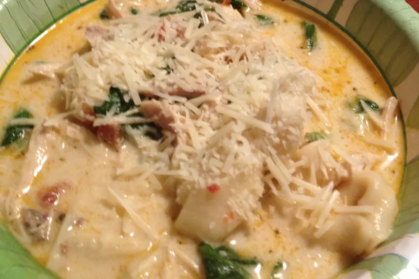Chicken Tortellini Florentine Soup