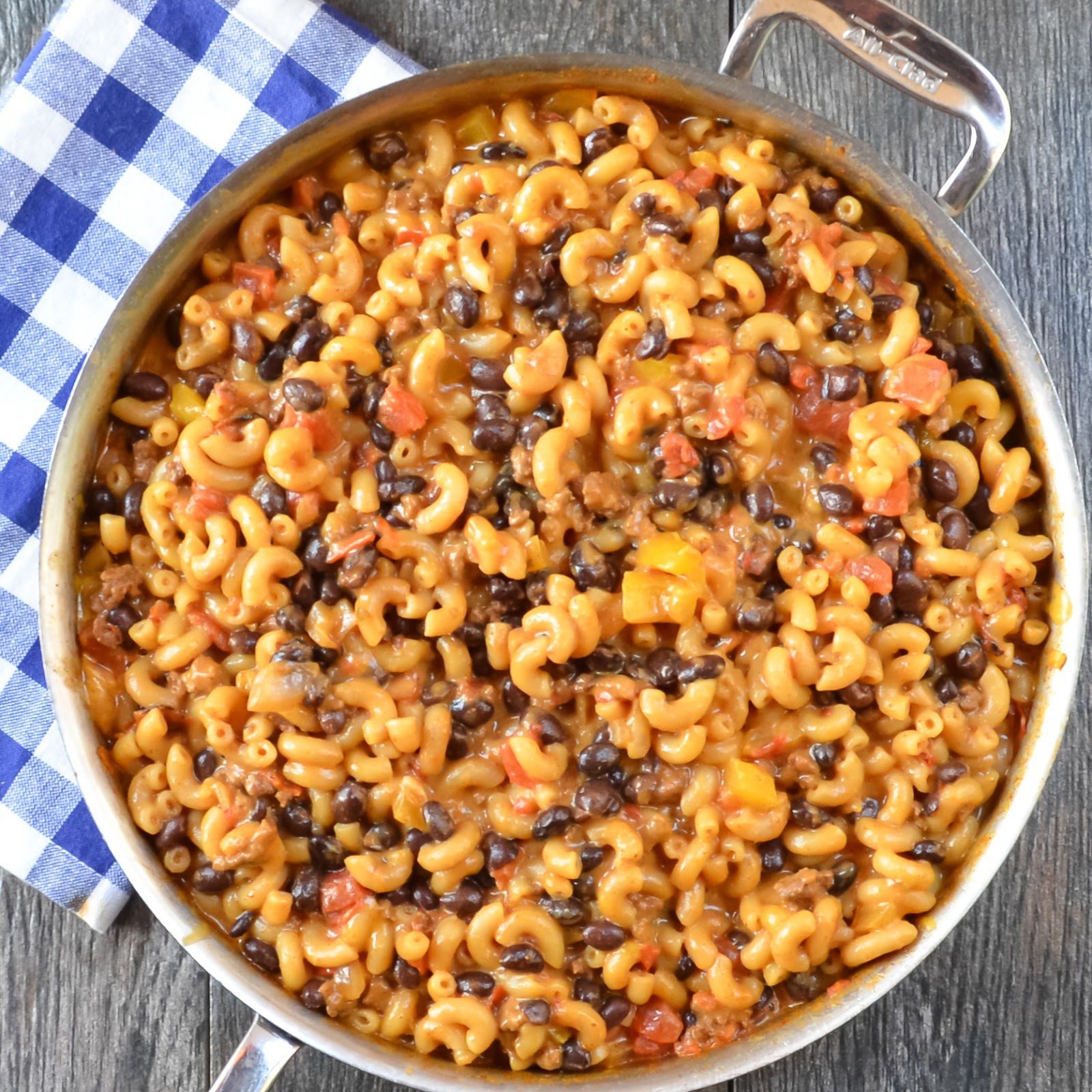 One Pot Chili Mac And Cheese